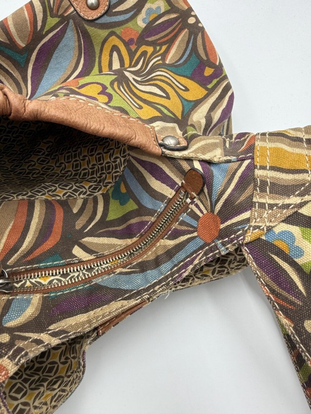 Nice Vintage Fossil Multi Color Floral Pattern Handbag - Picture 4 of 10